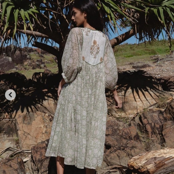 Daughters Of India Diya Midi Dress Pistachio Green XS - Picture 15 of 16